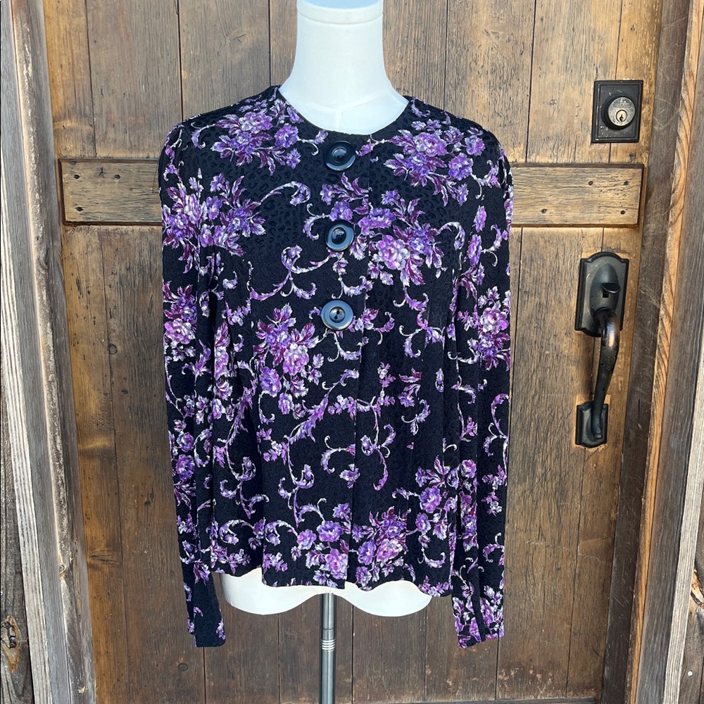 Choices Medium cropped babydoll topper black and purple floral